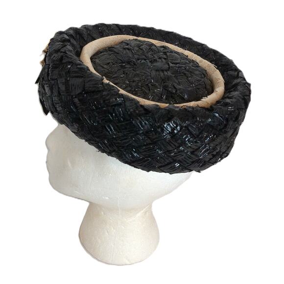 Vintage Lucila Mendez Raffia Cellophane Pearl Ribbon Pillbox Hat Size Large READ - Picture 3 of 8